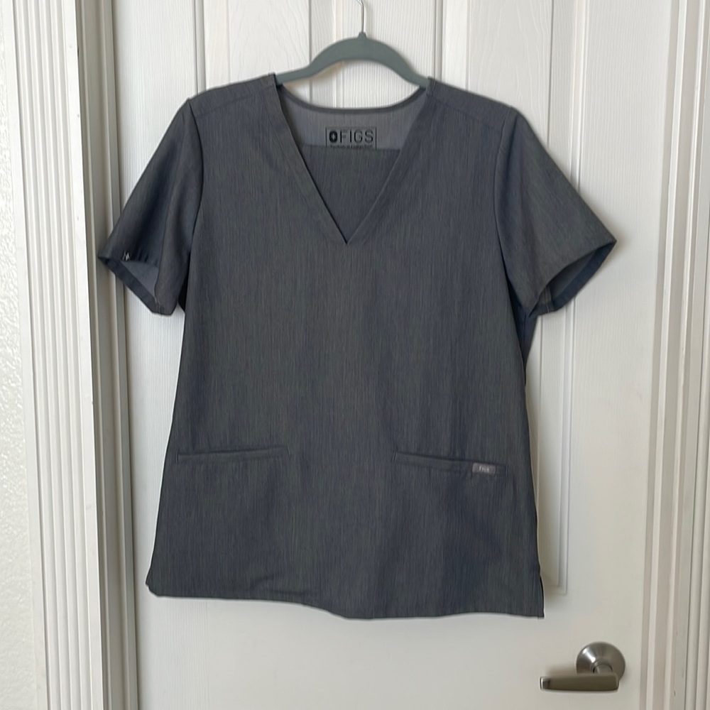 Figs. Gray scrub set. Size medium.